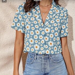 SHEIN Blue Daisy Print Short Sleeve Button-Down Top